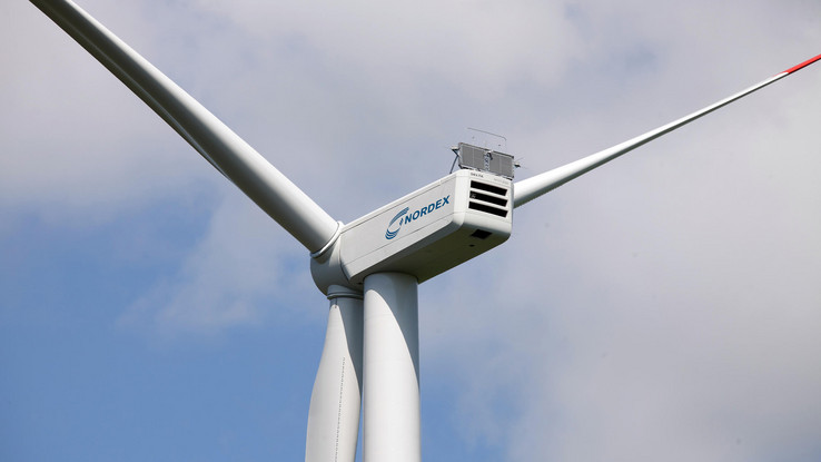 Single wind turbine 단일 풍력 터빈에는 최대 500개의 센서가 설치됩니다. 따라서 케이블링이 점점 더 복잡해지고 있습니다.