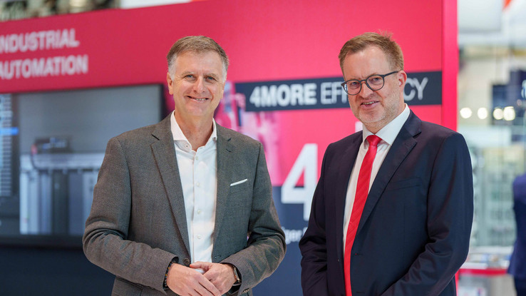 PTC Vice President Sales Lead CER Thomas Wenger and EPLAN Senior Vice President Strategy & Corporate Program Dr. Marco Thomas Wenger and Dr. Marco Litto signed the agreement in Nuremberg on 12 November 2024.